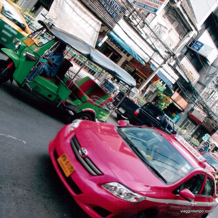 tuktuk02
